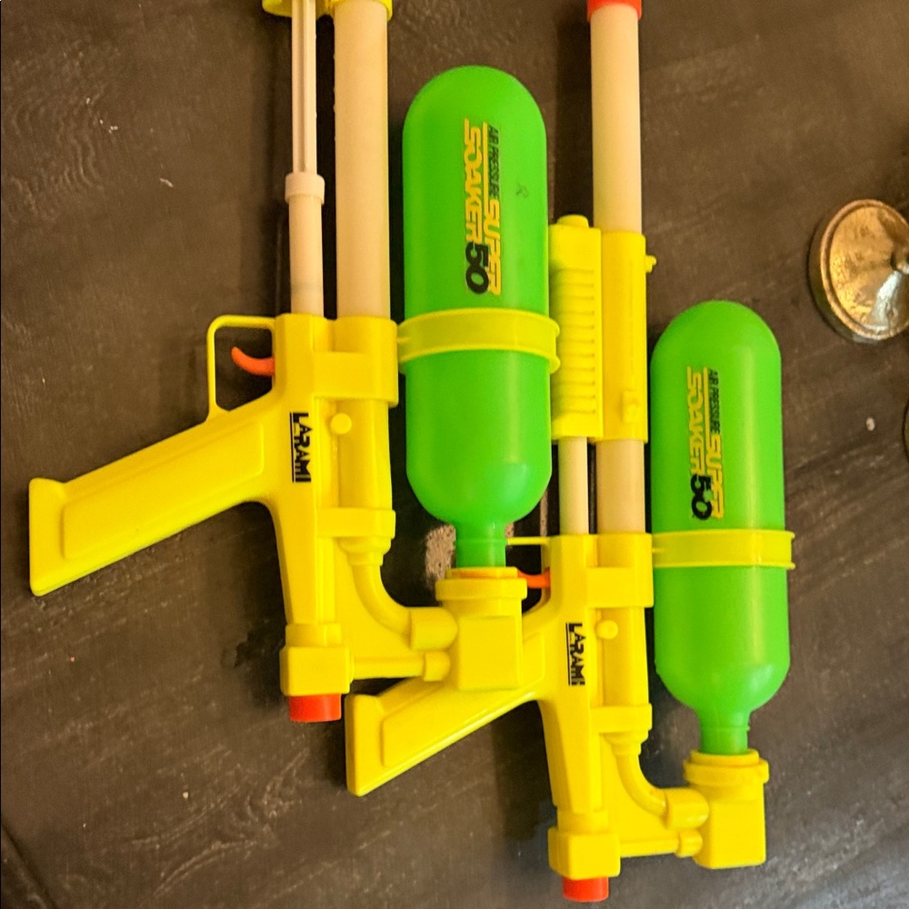 Water Blaster - toys, 2 super soaker 50 , Larami corp , vintage 1990